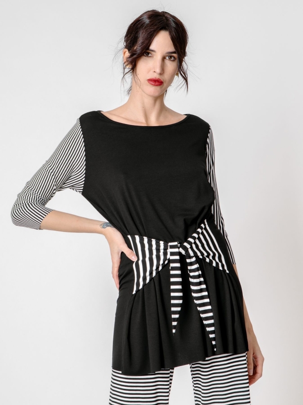T-shirt scatoletta con dettagli rigati