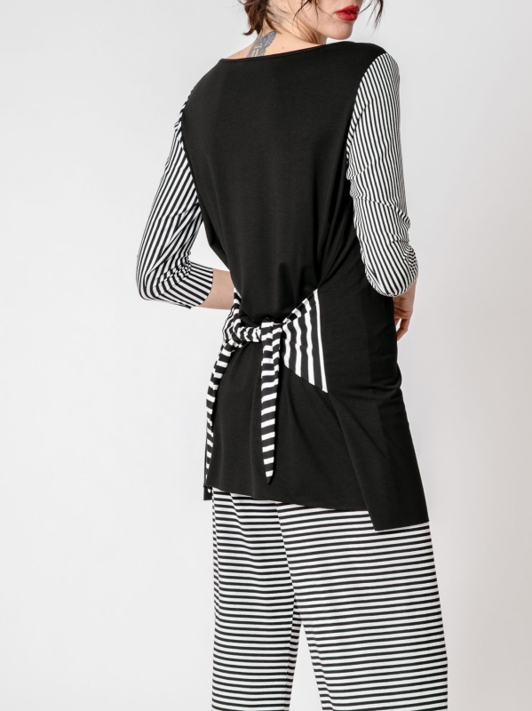 T-shirt scatoletta con dettagli rigati