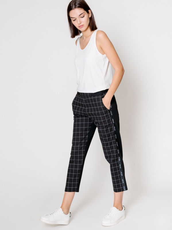 Pantalone chino con nastro logato