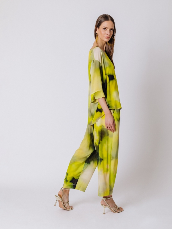 Flower-Power-Bluse mit Rundhalsausschnitt