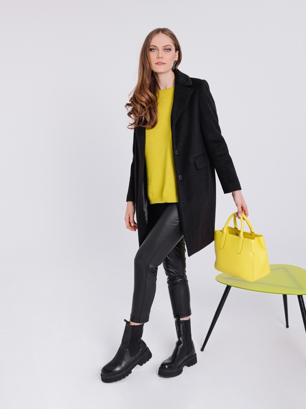 Cappotto nero di linea diritta