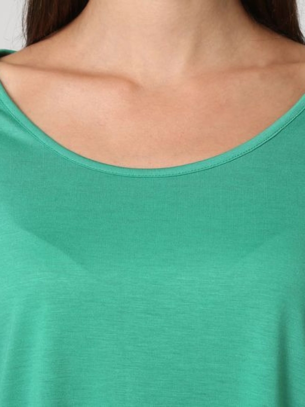 T-shirt svasata a forma scatoletta