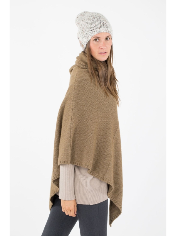 Poncho quadrato in maglia