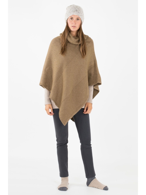 Poncho quadrato in maglia