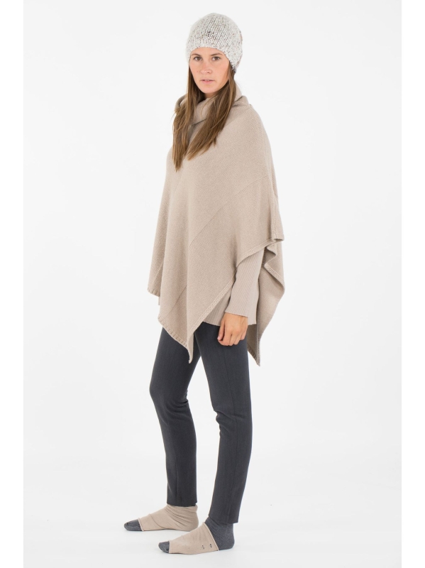 Poncho quadrato in maglia