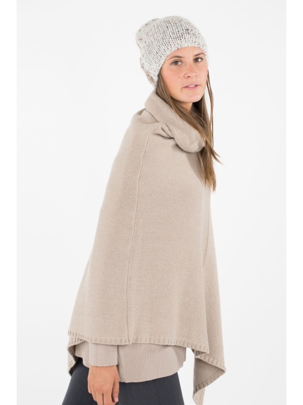 Poncho quadrato in maglia