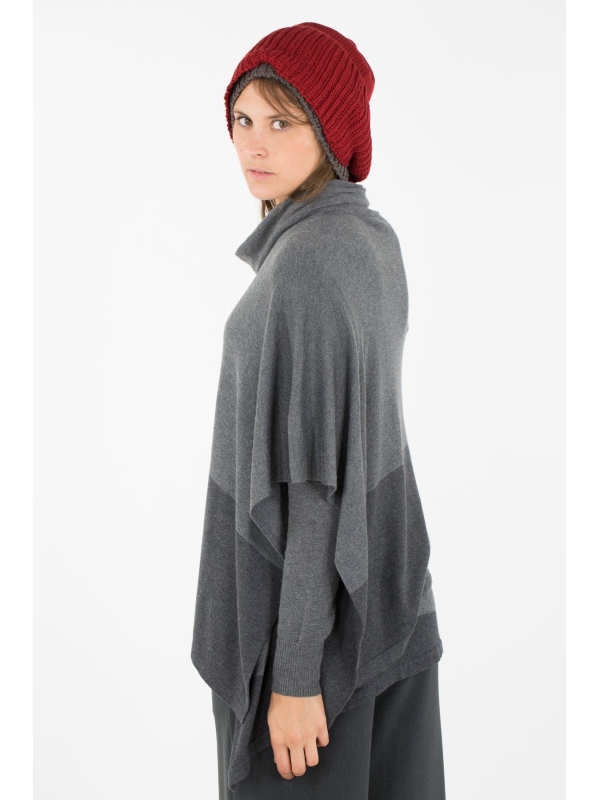Poncho collo alto