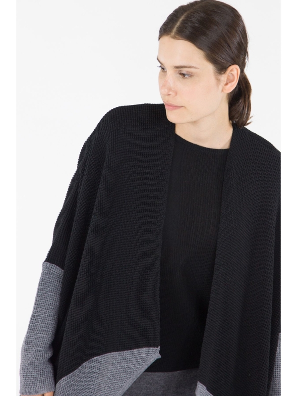 Maxi cardigan bicolore in maglia