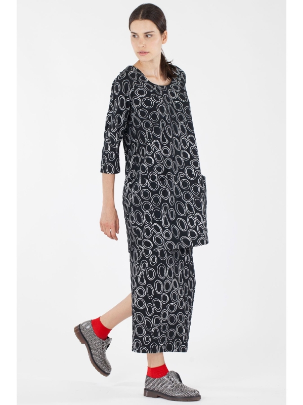 T-shirt lunga con fantasia maxi cerchi