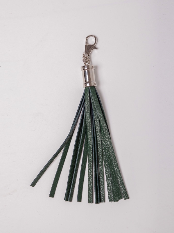 Charm con frange in pelle e dettagli sivler