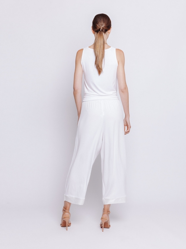 Kurze Hose mit schillerndem Saum