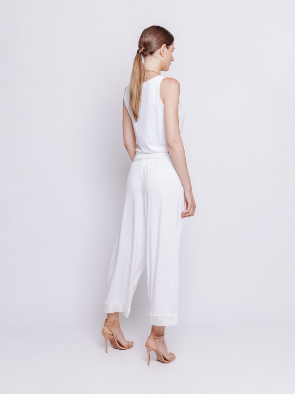 Kurze Hose mit schillerndem Saum
