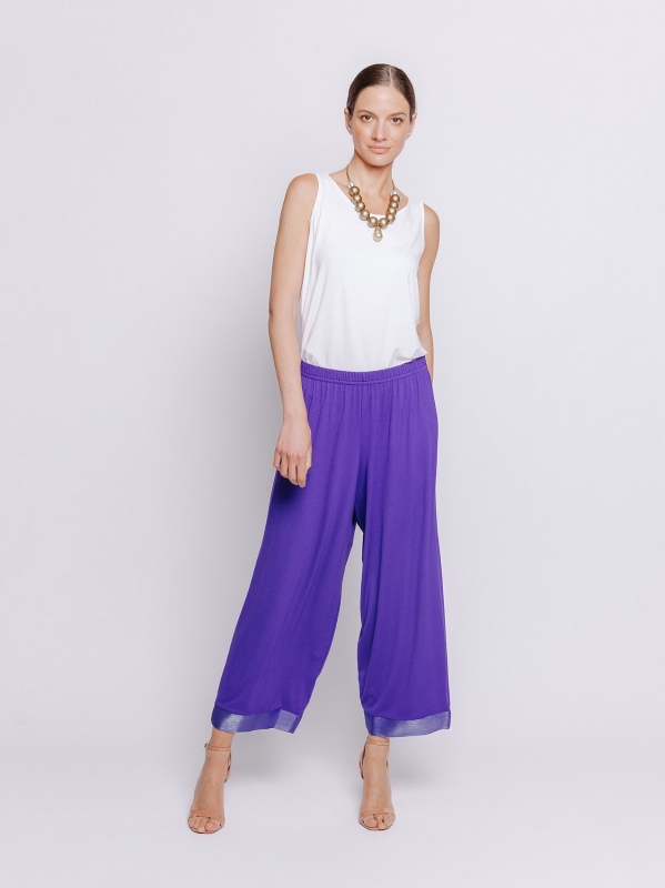 Kurze Hose mit schillerndem Saum