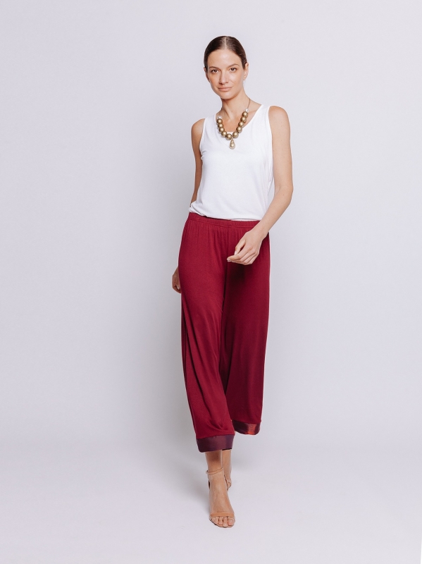 Kurze Hose mit schillerndem Saum