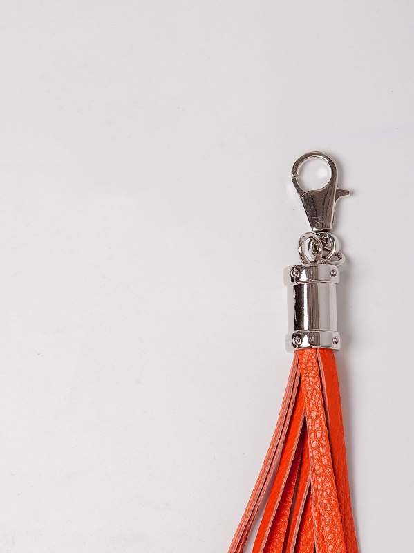 Charm con frange in pelle e dettagli sivler