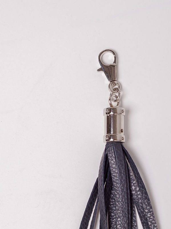 Charm con frange in pelle e dettagli sivler
