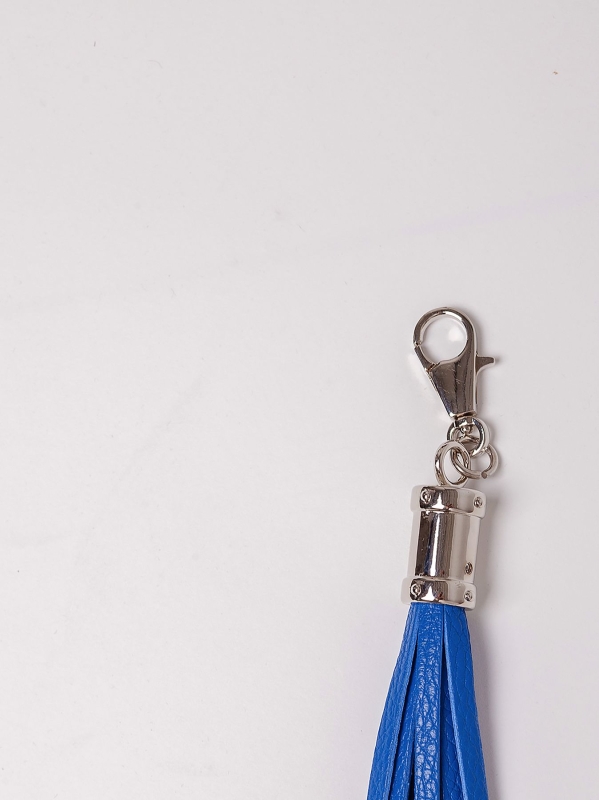 Charm con frange in pelle e dettagli sivler