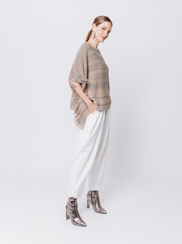 Poncho in maglia con frange