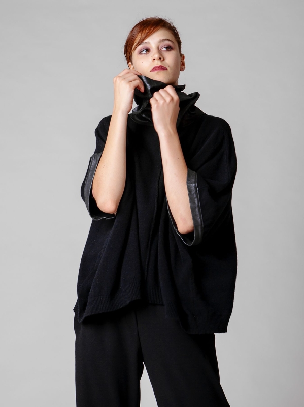 Maglione ampio a collo alto
