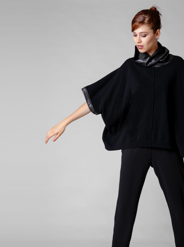 Maglione ampio a collo alto