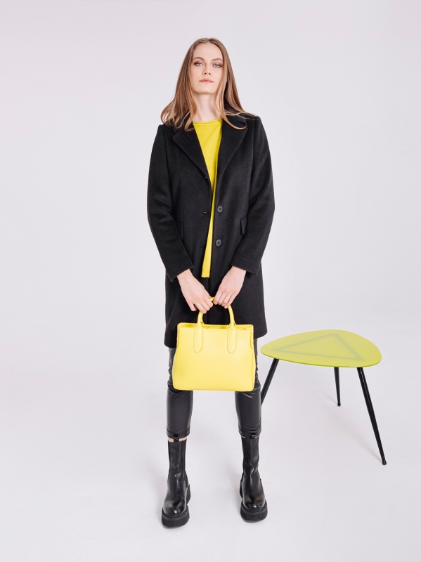 Cappotto nero di linea diritta