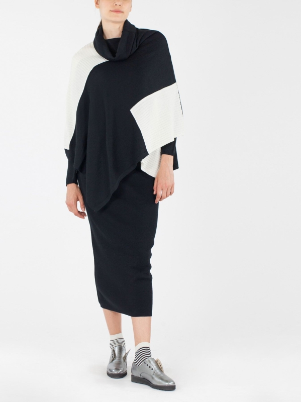 Poncho collo alto in maglia