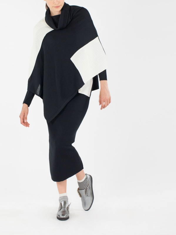 Poncho collo alto in maglia