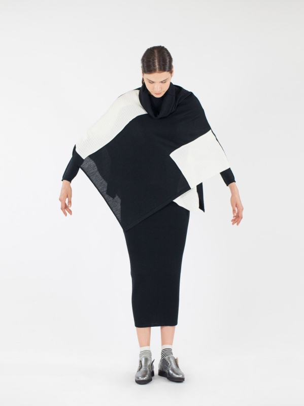 Poncho collo alto in maglia