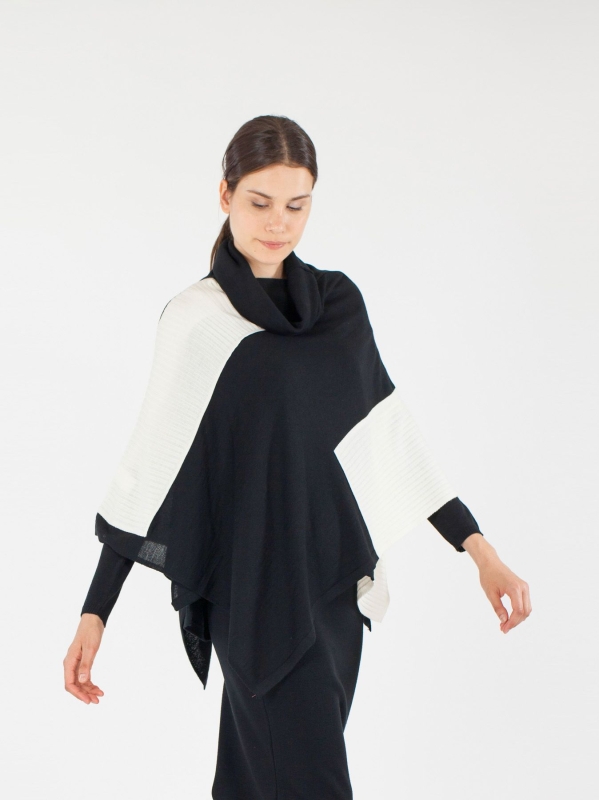 Poncho collo alto in maglia