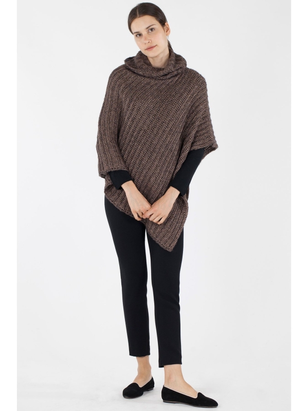 Poncho collo alto in maglia