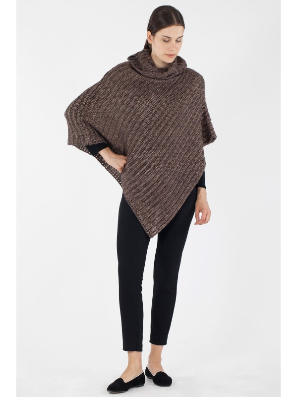 Poncho collo alto in maglia