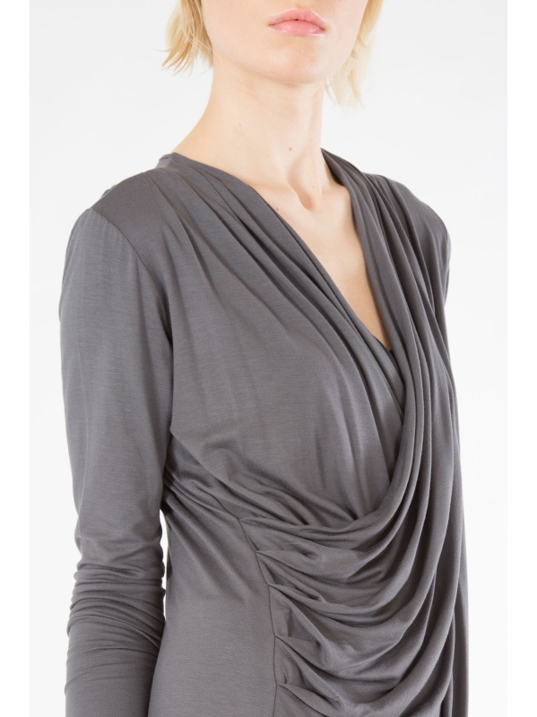 T-shirt drappeggiata con ampio scollo