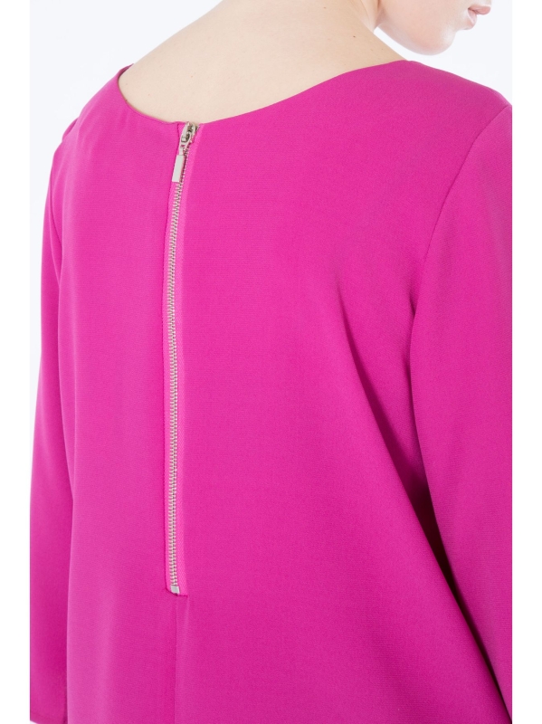 T-shirt con zippo dietro