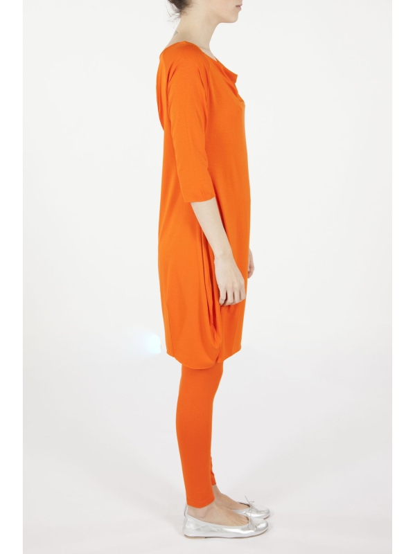 T-shirt con scollo drappeggiato