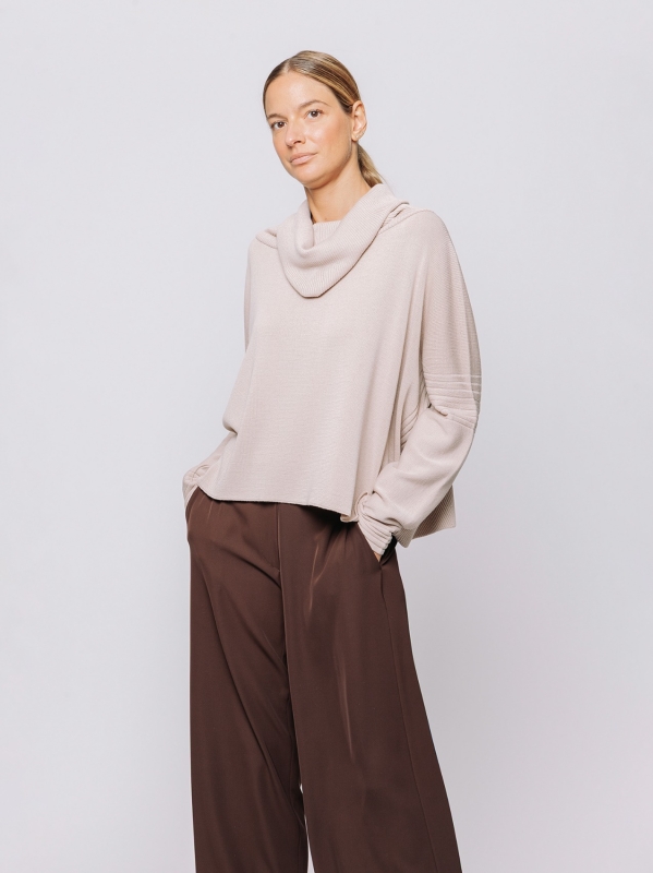 Maglia Boxy con Collo Morbido in Lana