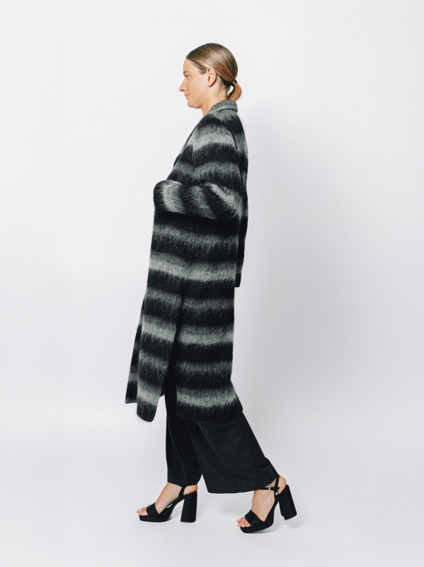 Cappotto lungo effetto alpaca a righe sfumate