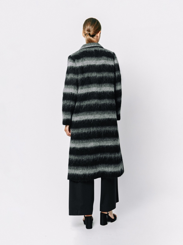 Cappotto lungo effetto alpaca a righe sfumate