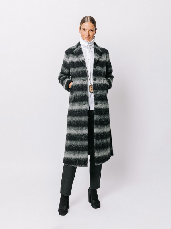 Cappotto lungo effetto alpaca a righe sfumate