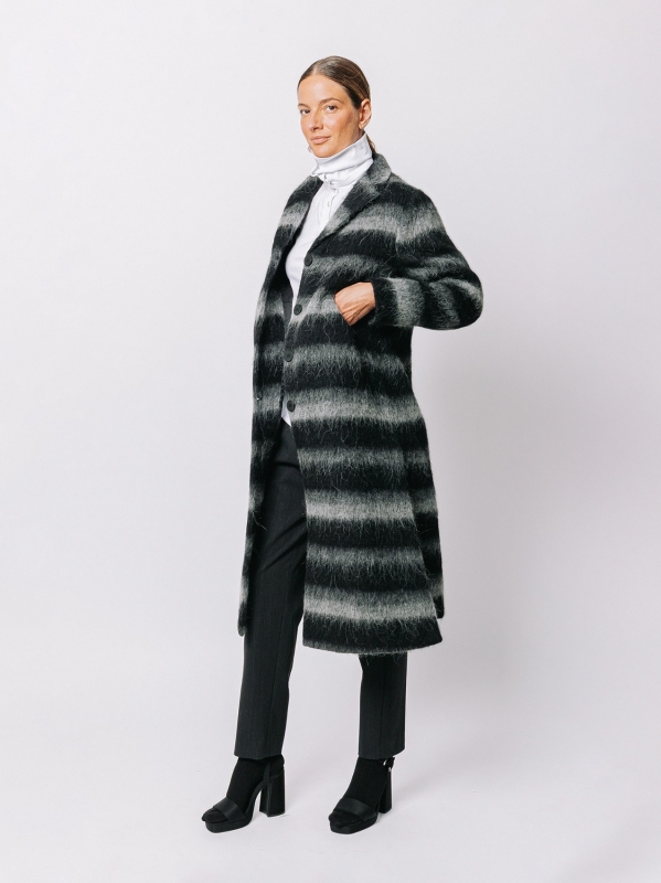 Cappotto lungo effetto alpaca a righe sfumate