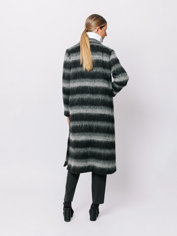 Cappotto lungo effetto alpaca a righe sfumate
