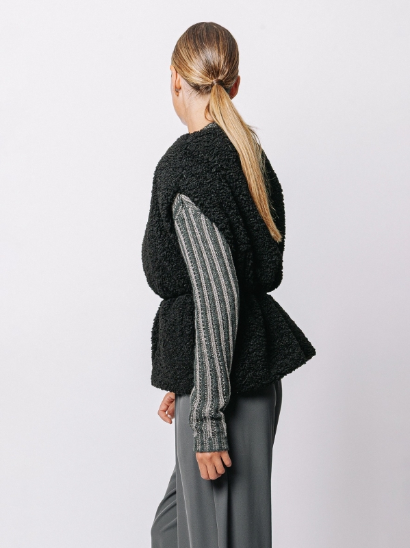 Gilet in ecofur con lavorazione bouclé