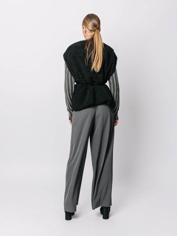 Gilet in ecofur con lavorazione bouclé