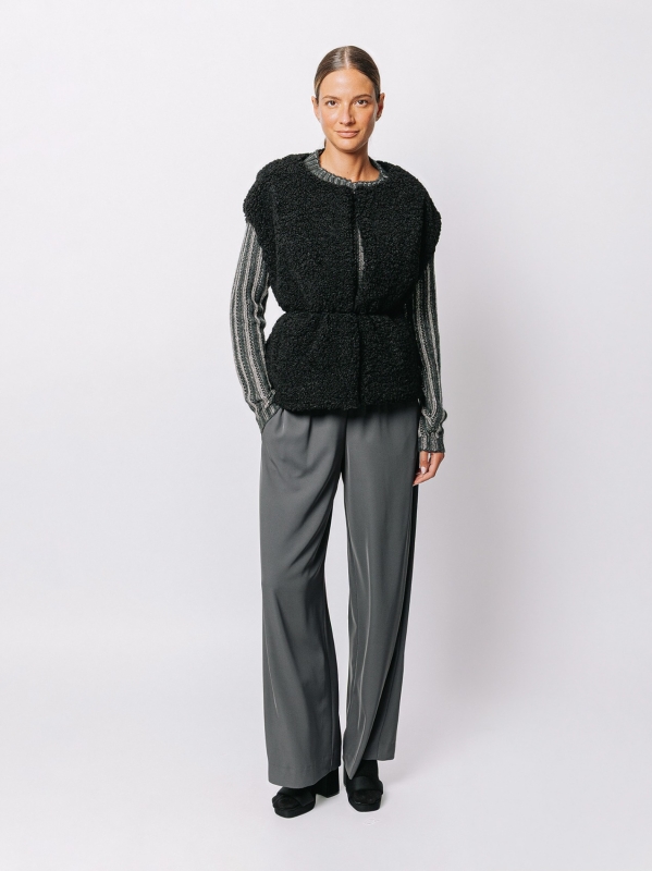Gilet in ecofur con lavorazione bouclé