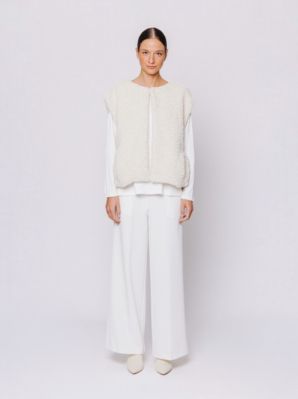 Gilet in ecofur con lavorazione bouclé