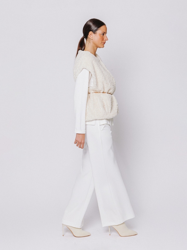 Gilet in ecofur con lavorazione bouclé