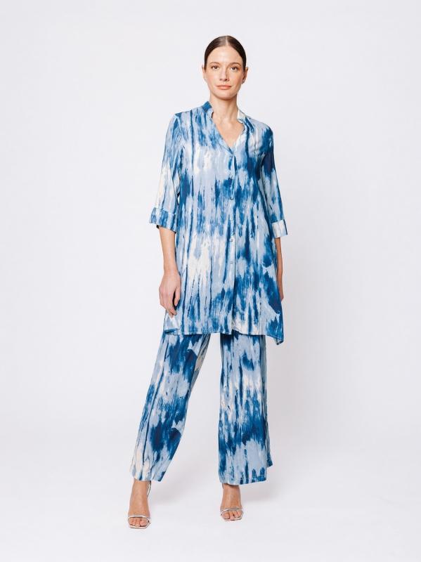 Camicia svasata con collo alla coreana in viscosa stampata 