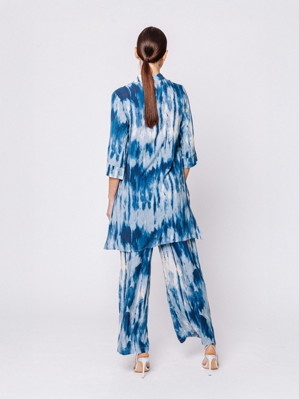 Camicia svasata con collo alla coreana in viscosa stampata 