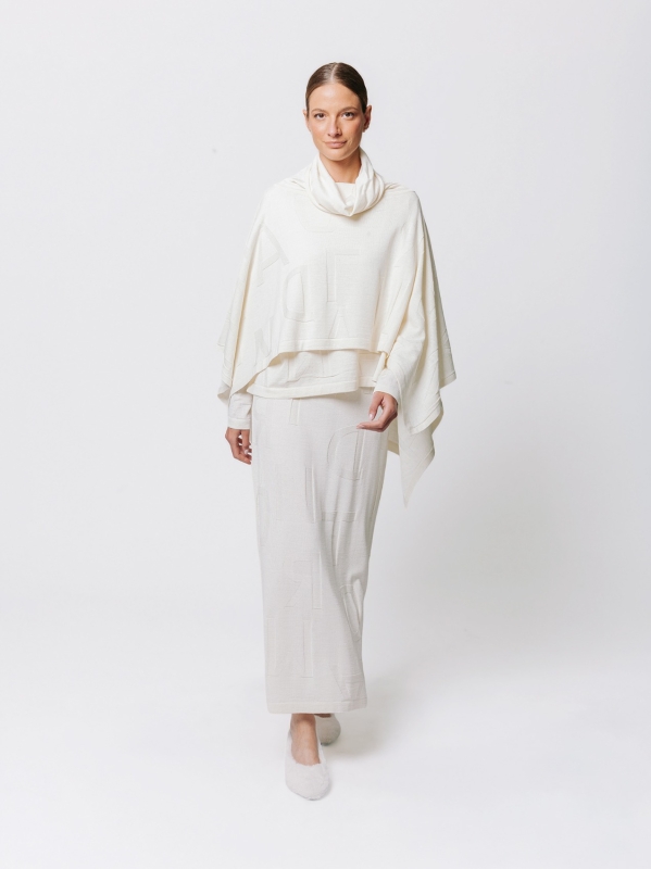 Poncho Scalato in Jacquard Lettering