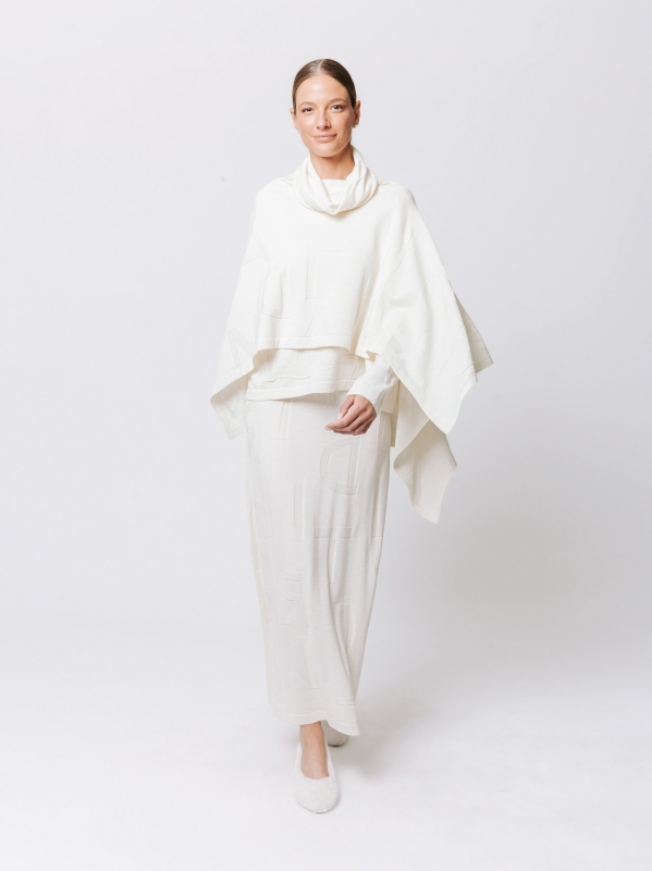 Poncho Scalato in Jacquard Lettering
