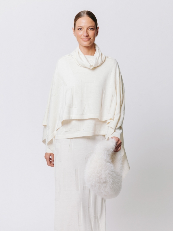 Poncho Scalato in Jacquard Lettering
